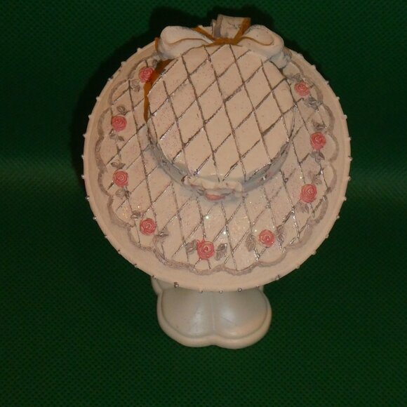 Collectible Willow Hall - The Bride 4 Piece Set: Hat, Shoe, Purse & Hat Stand - Picture 10 of 13